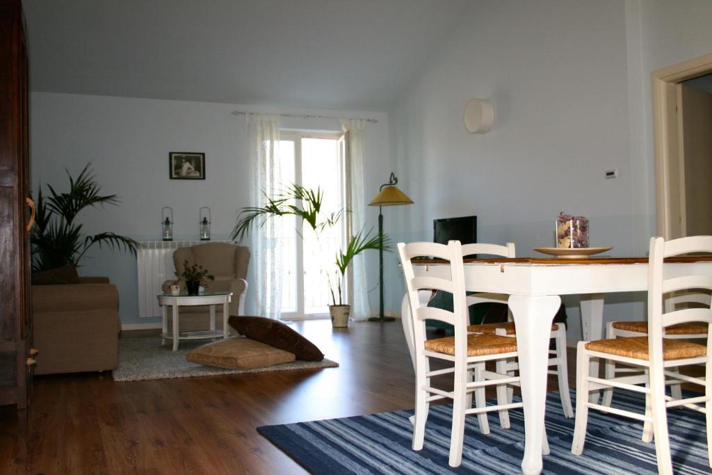B&B Mario & Mario Trezzo Tinella Δωμάτιο φωτογραφία