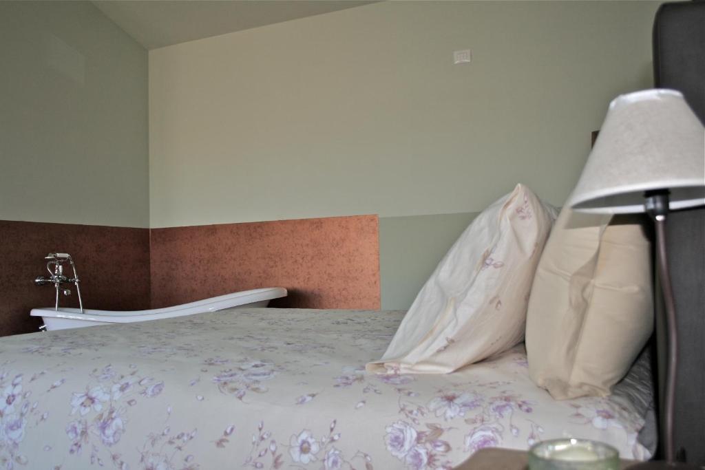 B&B Mario & Mario Trezzo Tinella Δωμάτιο φωτογραφία
